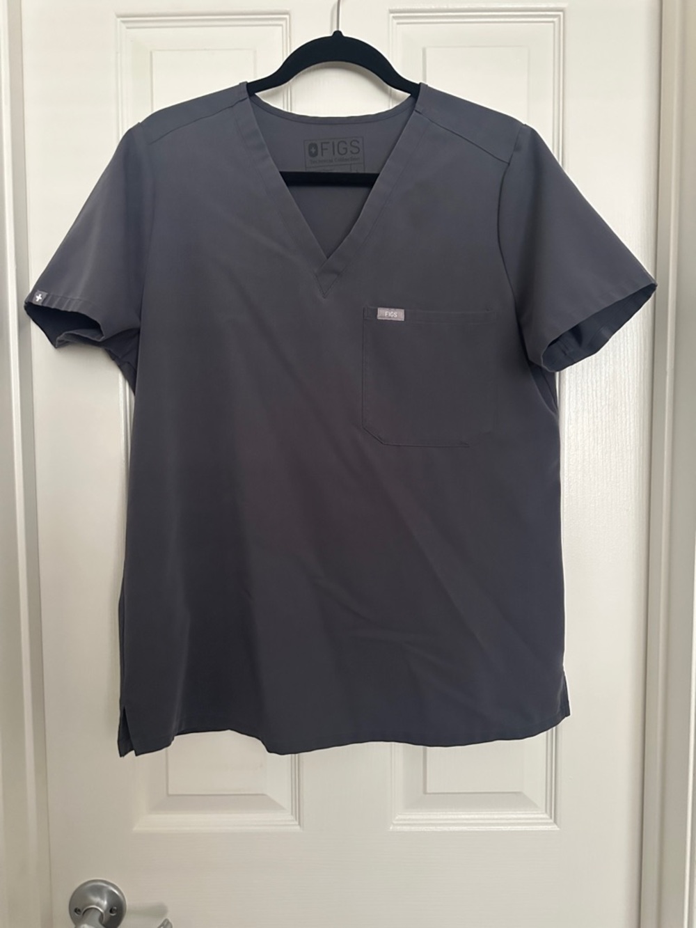 FIGS Women’s Slate Gray V-Neck Scrub Top